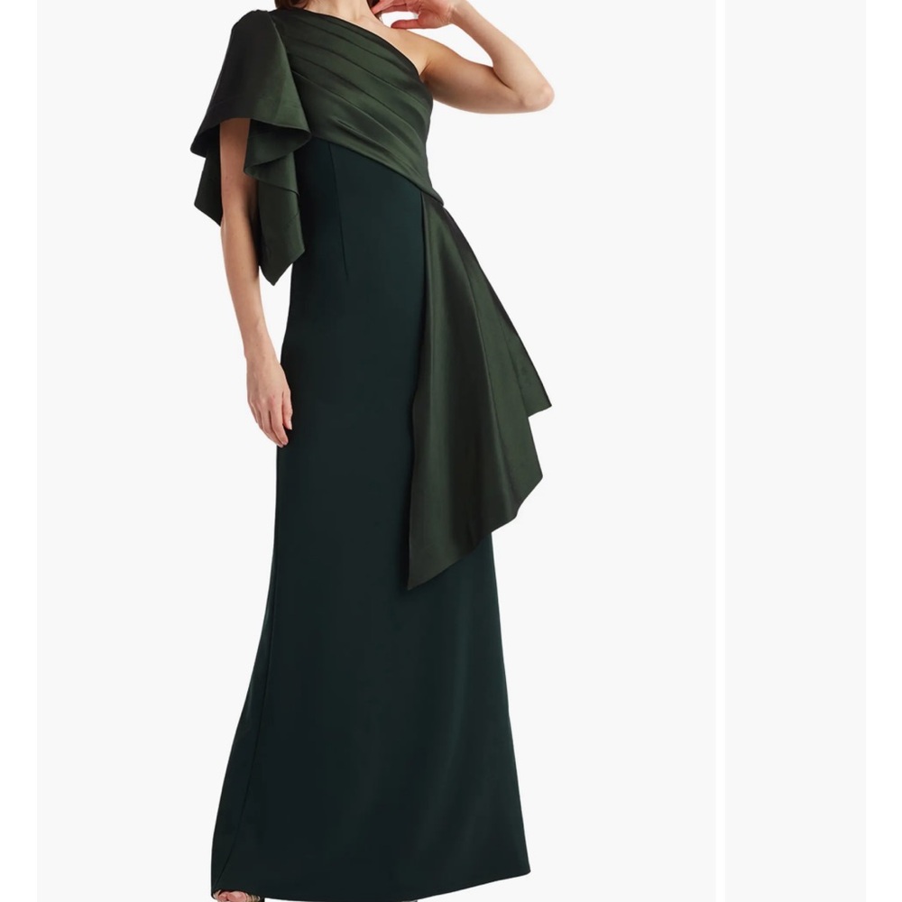 Tadashi shoji Draped One-Shoulder Mixed Media
Gown dark forest, XL